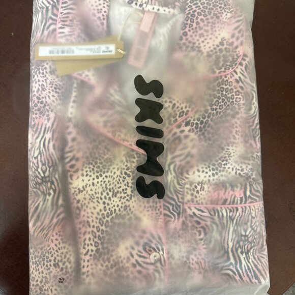 SKIMS Sleep Long Sleeve Button-Up Set – Bloom Mini Multi Animal – Size Large - Picture 4 of 6